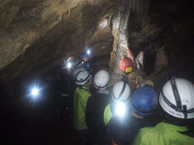  Espeleología en la Cueva de Deba (Gipuzkoa)