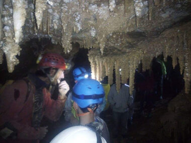  Espeleología en la Cueva de Deba (Gipuzkoa)