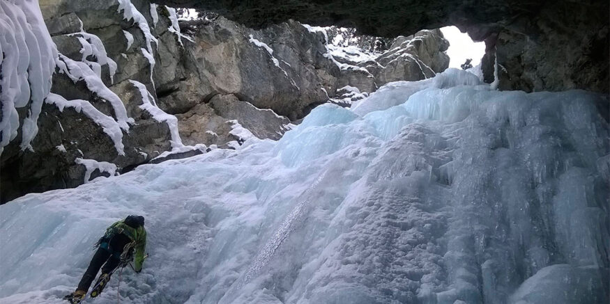 Ascension de la Cascade de Glace aux Écrins