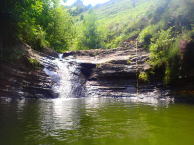 Descenso del Barranco Chorretones (Bizkaia)